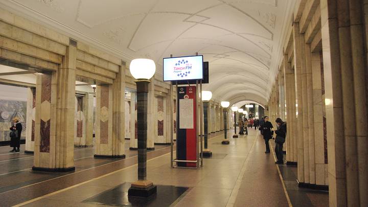 Подземные дворцы Москвы: загадка архитектуры станций «Киевская» и «Маяковская»